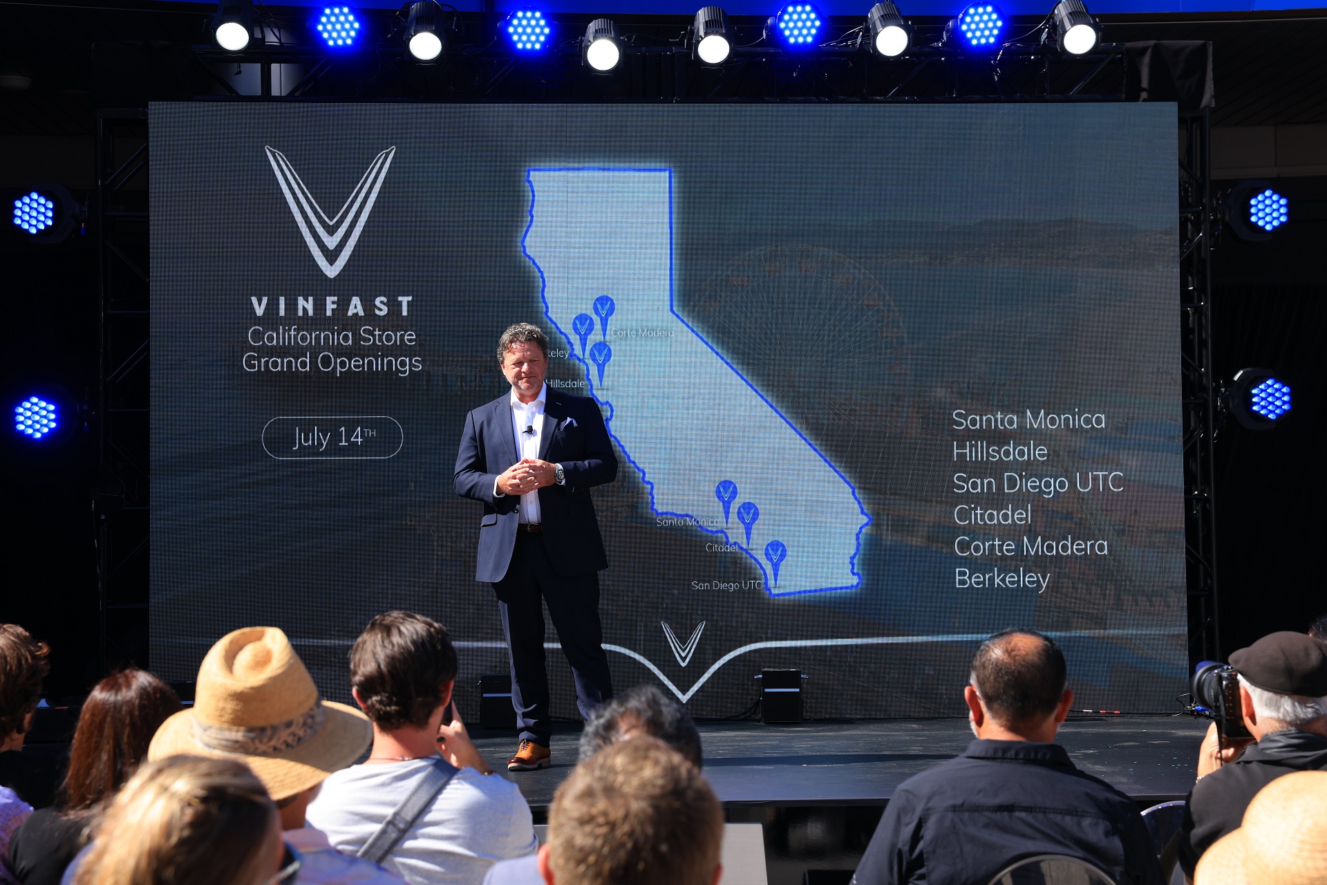 vinfast-opens-six-vinfast-stores-in-california-usa-vingroup-company